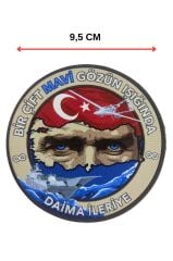 Bir Çift Mavi Gözün Işığında Daima İleriye Plastik Cırtlı Arma Patch 9,5 cm