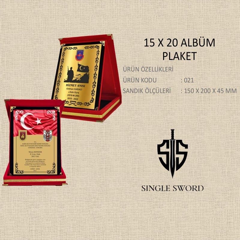 Single Sword Kırmızı Kadife ve Altın Varaklı Sırma Süslü Plaket  15 x 20