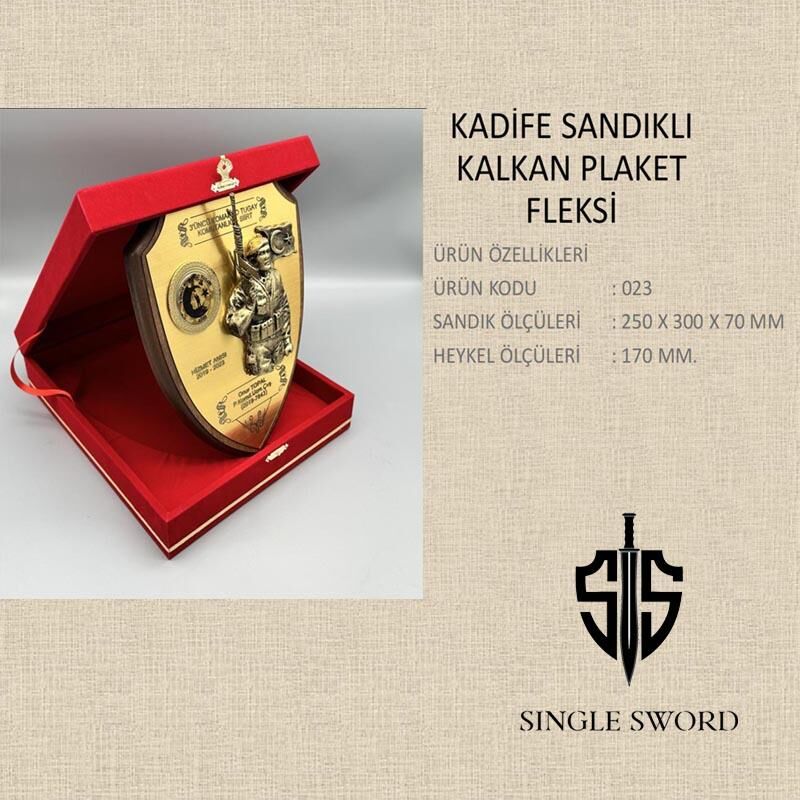 Single Sword Kırmızı Kadife Sandıklı Kalkan Fleksi Üzeri Komando Heykelli Plaket
