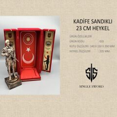Single Sword Kırmızı Kadife Kaplı Sandıklı Komando Heykeli