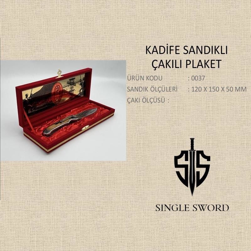 Single Sword Kırmızı Kadife Kaplı Çakılı Plaket