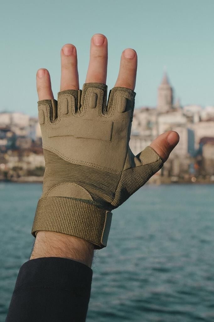 Strongclaw Strongclaw SC-1002 Kısa Parmak Taktik ve Outdoor Eldiveni – Dayanıklı Operasyon Modeli HAKİ - M